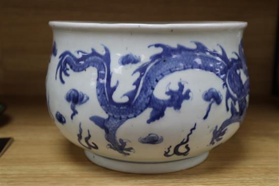 A Chinese blue and white dragon censer height 16cm